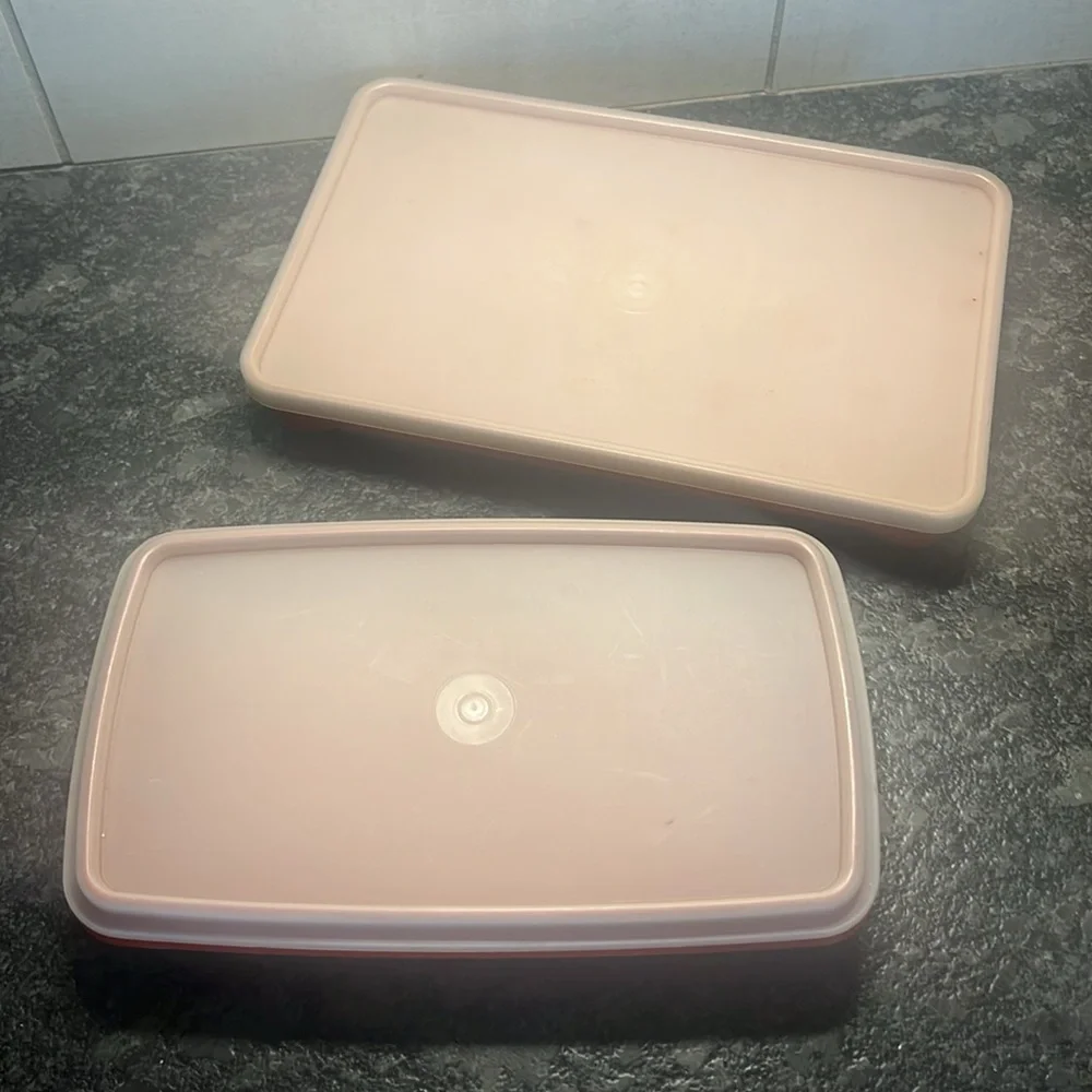 Set of 2 vintage Tupperware. Paprika. Deli keeper and hot dog keeper. Li…